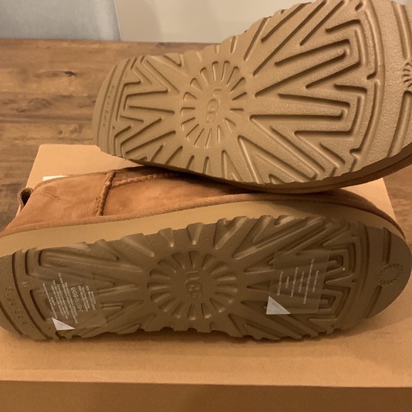 UGG Classic Ultra Mini
Boots Chestnut 
Women's ships today - Picture 11 of 12